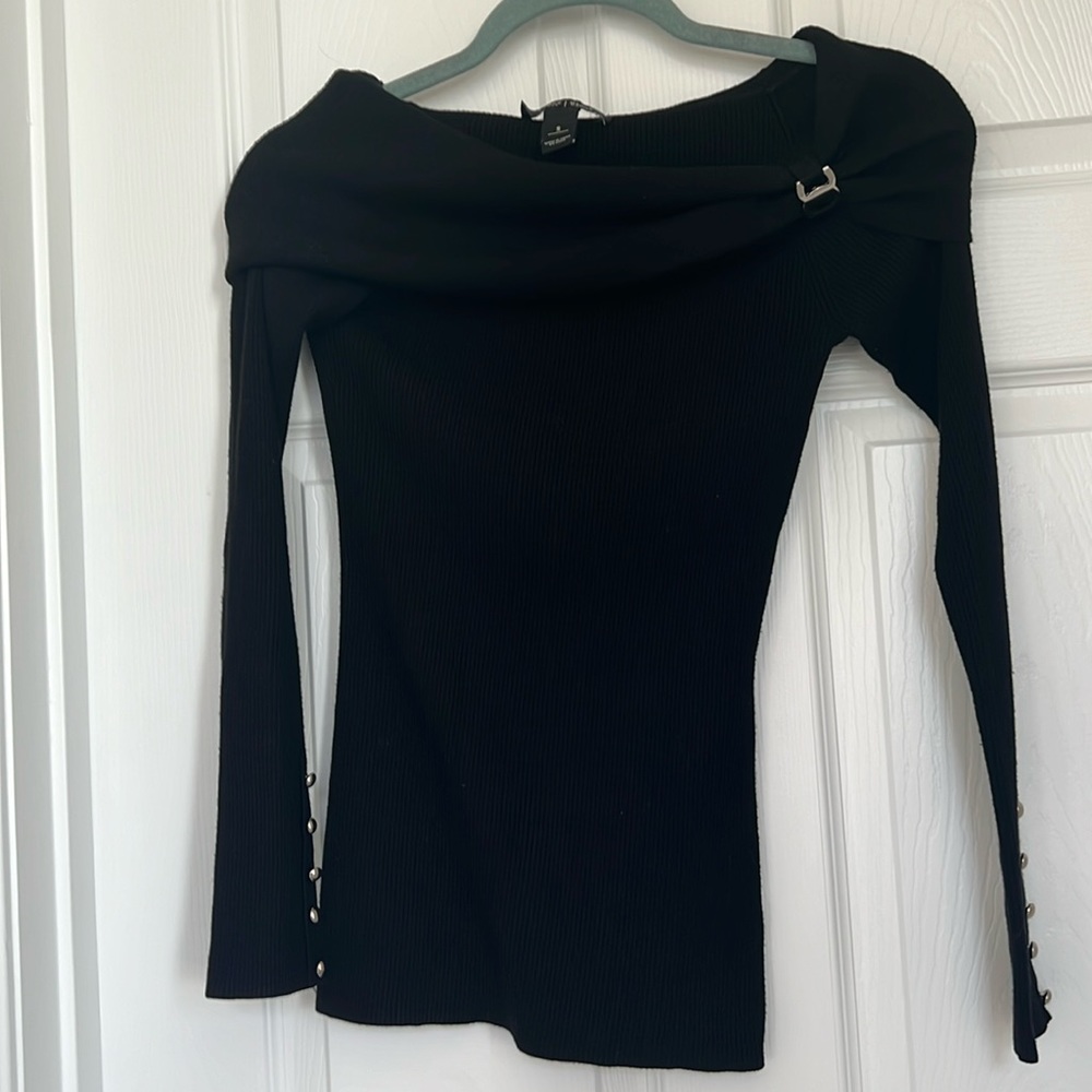 Black ribbed top